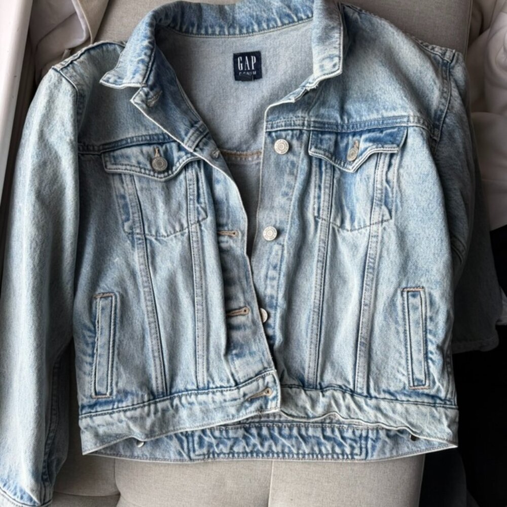 GAP denim jean jacket - light wash